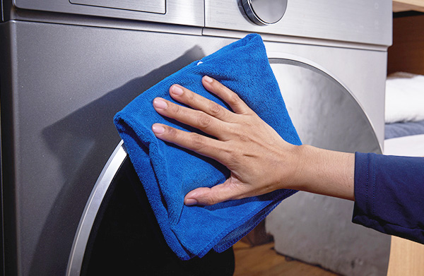coway-washer-dryer-heart-service-step-5-exterior-cleaning